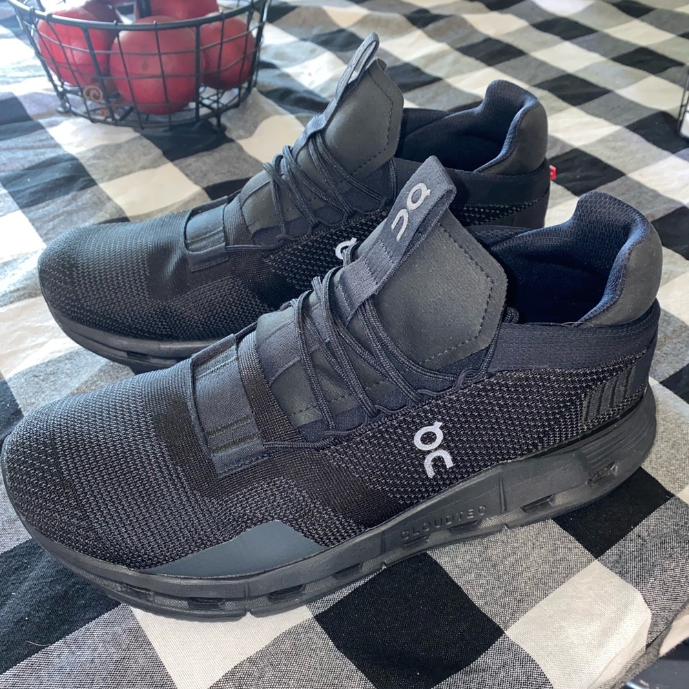 MENS ON CLOUDNOVA RUNNING SHOES